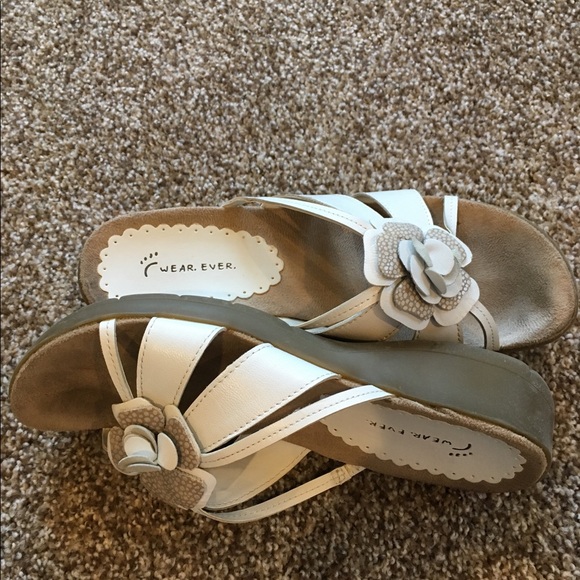 Wear ever white flower sandals - Picture 2 of 3